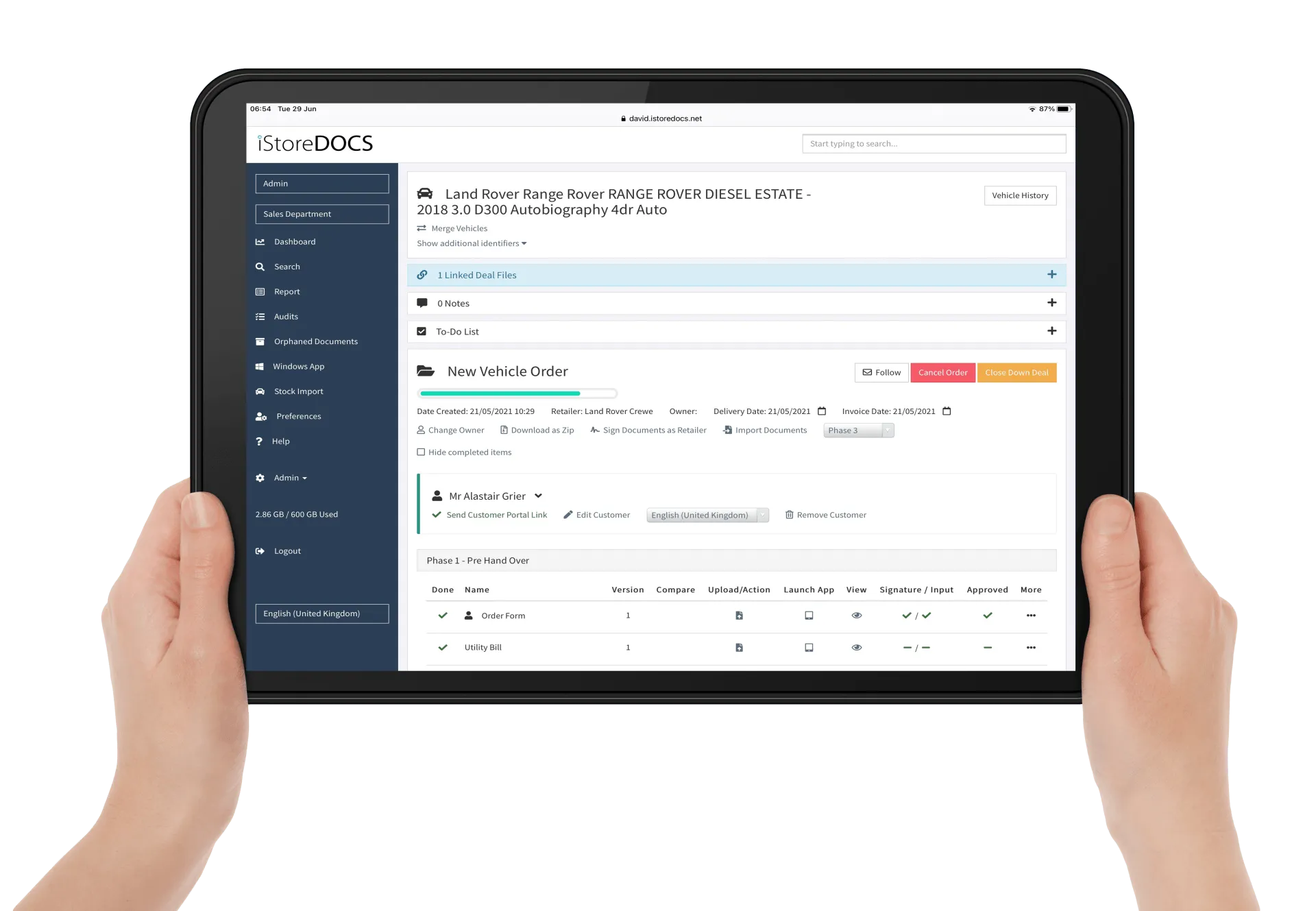 iPad+Hands+Side-37d5d048-1920w